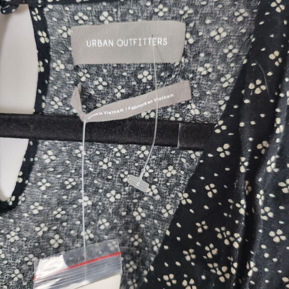 Urban Outfitters Black Mona Surplice Long Sleeve Romper M Womens Key Hole NWT - Picture 10 of 13